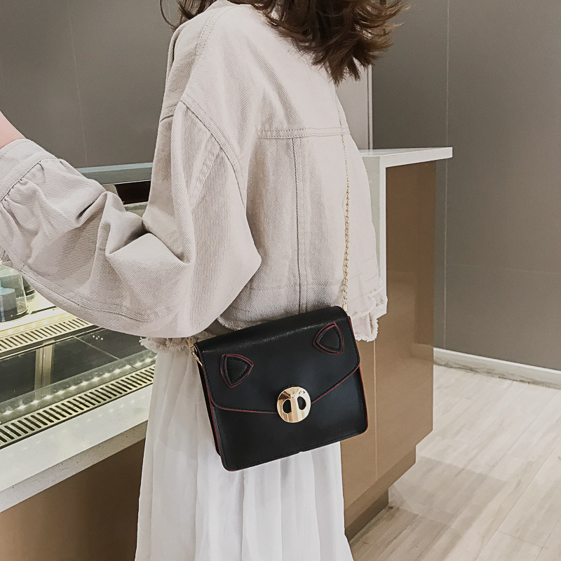 2020 new shoulder bag women's casual fashion Korean chain lock piggy bag mobile phone lady, Black
2020 new shoulder bag women's casual fashion Korean chain lock piggy bag mobile phone lady, Black