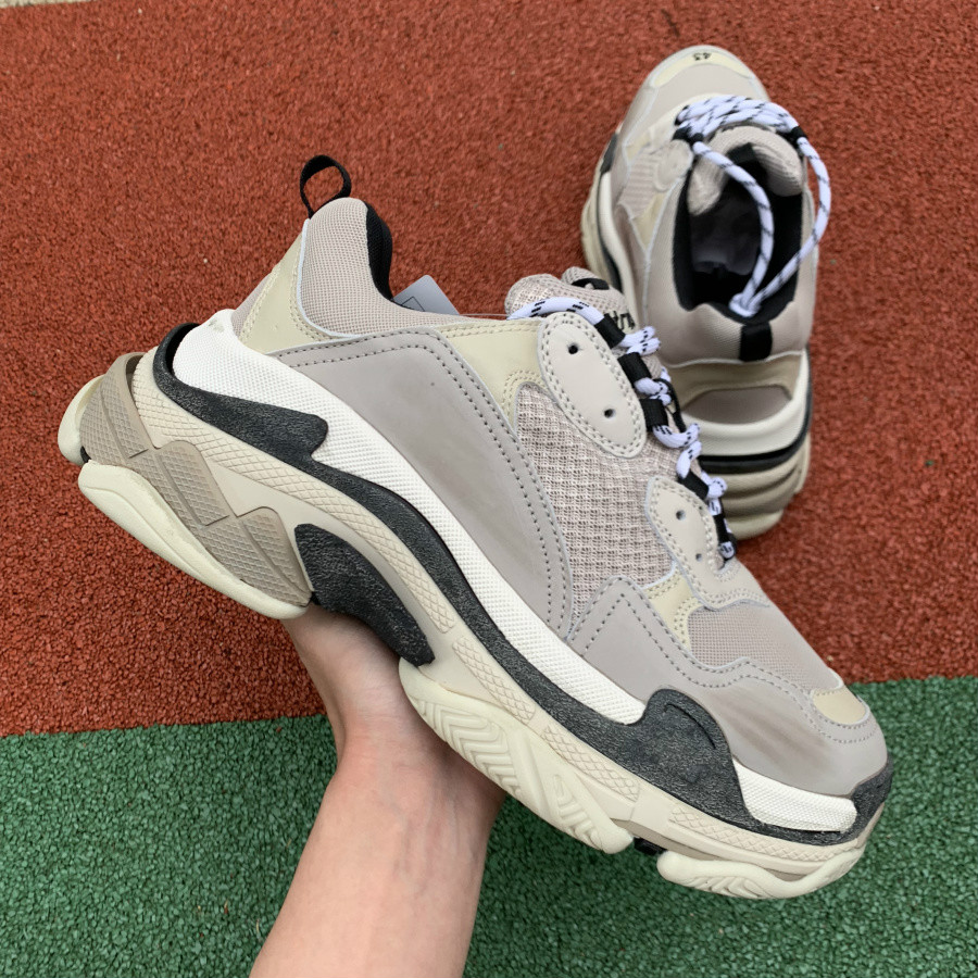 Light Grey Triple S Designer Low Make Old Sneaker Combination Soles Boots Mens Womens Shoes Fashion Sports Casual Shoe chaussures, Color-1
Light Grey Triple S Designer Low Make Old Sneaker Combination Soles Boots Mens Womens Shoes Fashion Sports Casual Shoe chaussures, Color-1