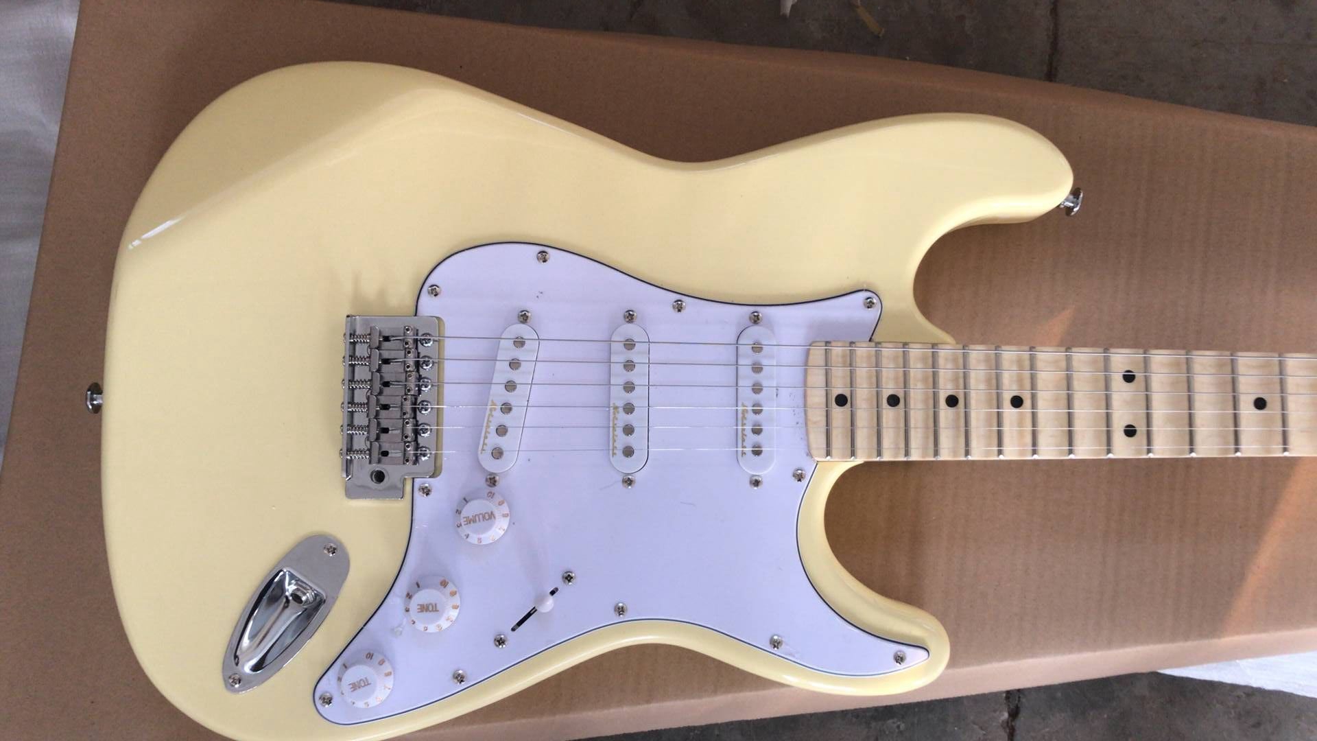 Promotion! Yngwie Malmsteen Cream White Big Headstock ST Electric Guitar Bullet Truss Rod, Scalloped Fingerboard, Tremolo Bridge 
Promotion! Yngwie Malmsteen Cream White Big Headstock ST Electric Guitar Bullet Truss Rod, Scalloped Fingerboard, Tremolo Bridge