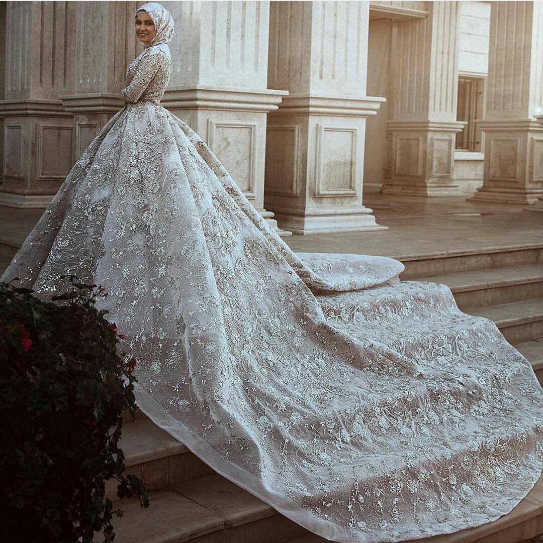 Ball Gown Wedding Dresses High-neck Long Sleeves Beaded Lace Appliqued Sequins Bridal Gown Ruffle Court Train Custom Made Robes De Mariée