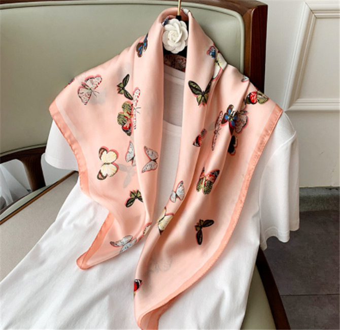 The spring and autumn new sweet adornment small square towel summer bask in shawl silk scarf female occupation scarf
The spring and autumn new sweet adornment small square towel summer bask in shawl silk scarf female occupation scarf