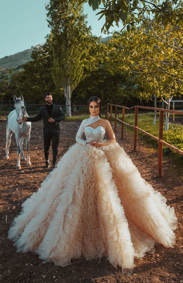 Vintage Sequines Ball Gown Wedding Dresses Luxury Tiered Ruffles High Collar Long Sleeve Bridal Gowns Backless Garden Wedding Dress