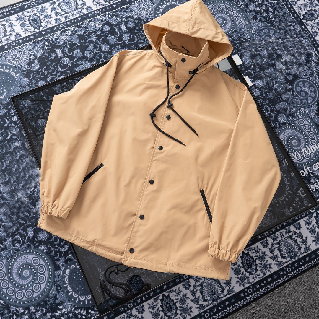Khaki Black Designer Coat Women Brand Zipper Windbreaker Designer Outdoor Jacket Sweatshirt Mens Luxurys Coats Hoodies Streetwear 20121701T, Black;brown
Khaki Black Designer Coat Women Brand Zipper Windbreaker Designer Outdoor Jacket Sweatshirt Mens Luxurys Coats Hoodies Streetwear 20121701T, Black;brown