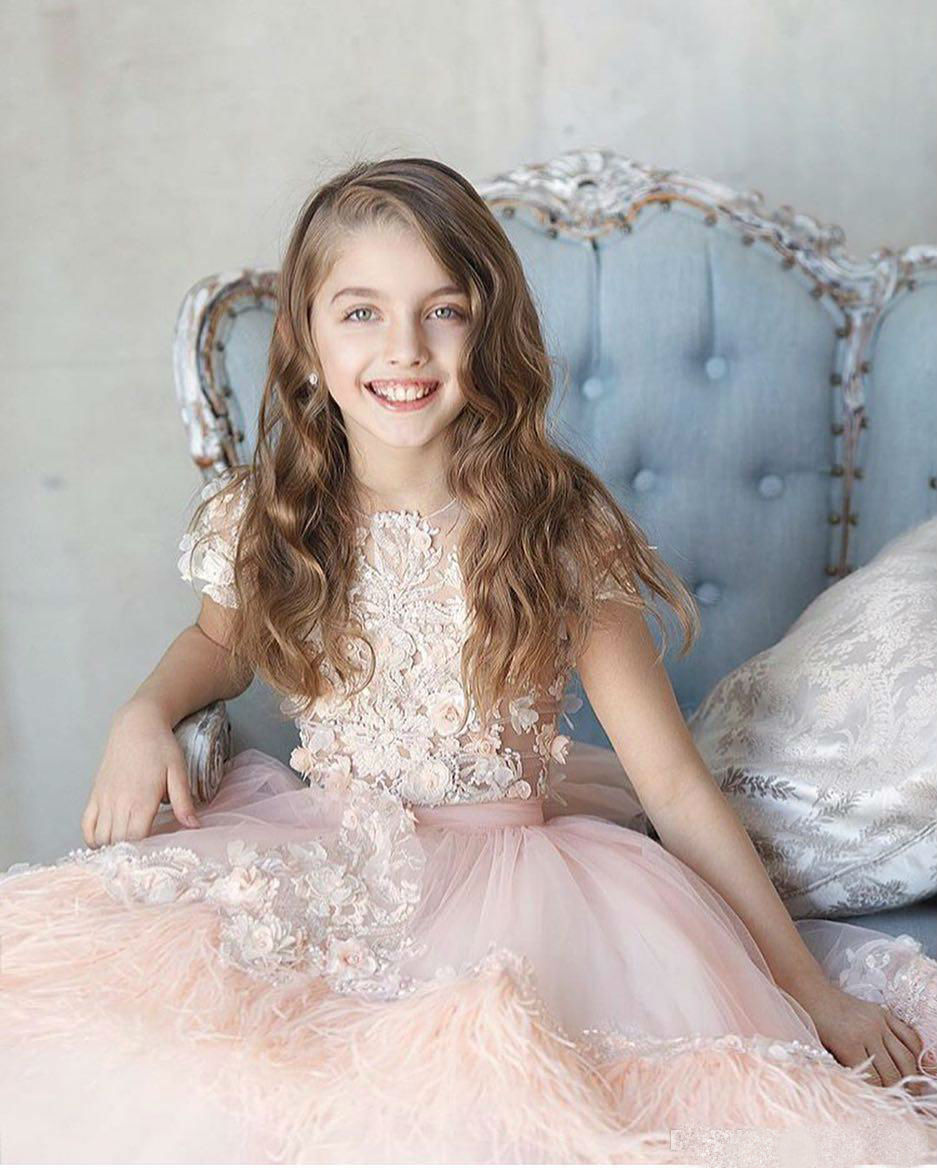 Luxury Feathers Toddler Flower Girl Dresses Cap Sleeve Lace Appliqued Tulle Sweep Train Girls Pageant Gowns With Beads Kids Formal Wear