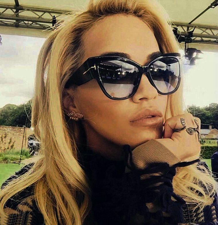 Luxury-2019 New Tom Fashion Brand Designer Cat Eye Women Sunglasses Female Gradient Points Sun Glasses Big Oculos feminino de sol
Luxury-2019 New Tom Fashion Brand Designer Cat Eye Women Sunglasses Female Gradient Points Sun Glasses Big Oculos feminino de sol