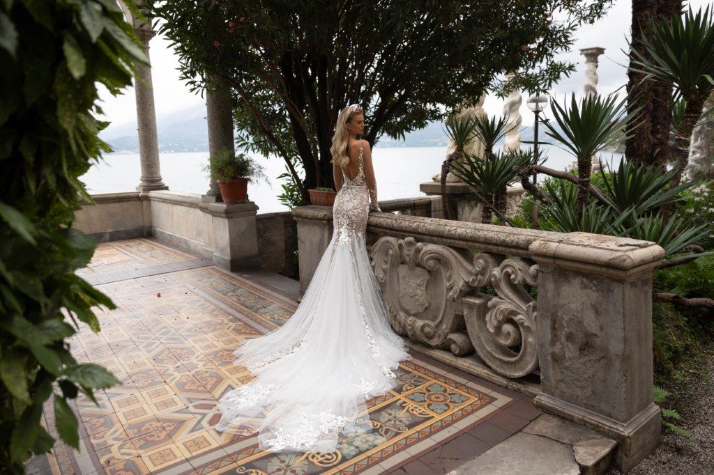 Julie Vino Mermaid Wedding Dresses Sheer V Neck Lace Appliqued Backless Wedding Gown Custom Made Bridal Dress robe de mariee