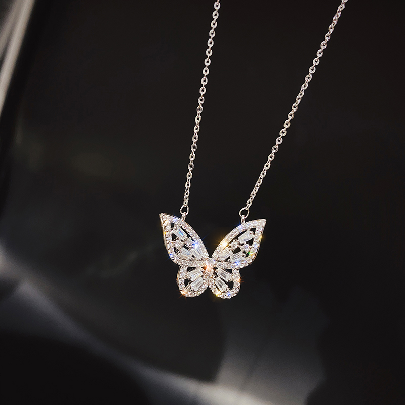 Korea hot Fashion Jewelry Exquisite Copper Inlay Zircon Smart Three-dimensional Butterfly Pendant Clavicle Necklace for women
Korea hot Fashion Jewelry Exquisite Copper Inlay Zircon Smart Three-dimensional Butterfly Pendant Clavicle Necklace for women