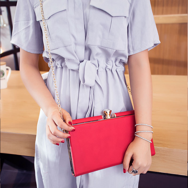 Fashionable and simple 2020 new ladies single shoulder dinner bag multifunctional elegant simple messenger bag Korean women's, Black
Fashionable and simple 2020 new ladies single shoulder dinner bag multifunctional elegant simple messenger bag Korean women's, Black