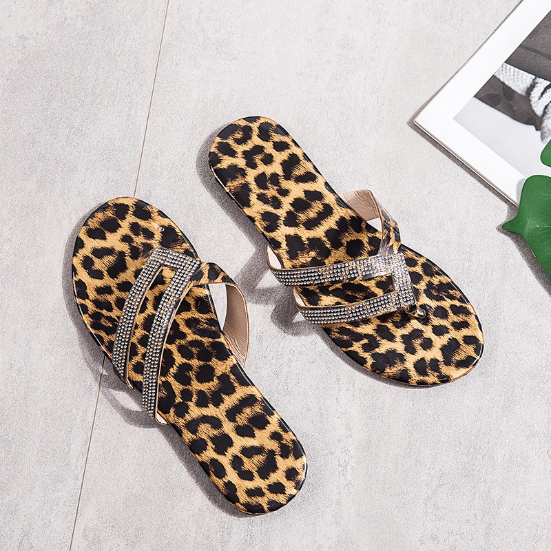 Summer Flip Flops Hot Sale Fashion Diamond Leopard Slippers 2020 New Flip Flops Flat Outside Slippers Women Casual Beach Slides, White leopard
Summer Flip Flops Hot Sale Fashion Diamond Leopard Slippers 2020 New Flip Flops Flat Outside Slippers Women Casual Beach Slides, White leopard