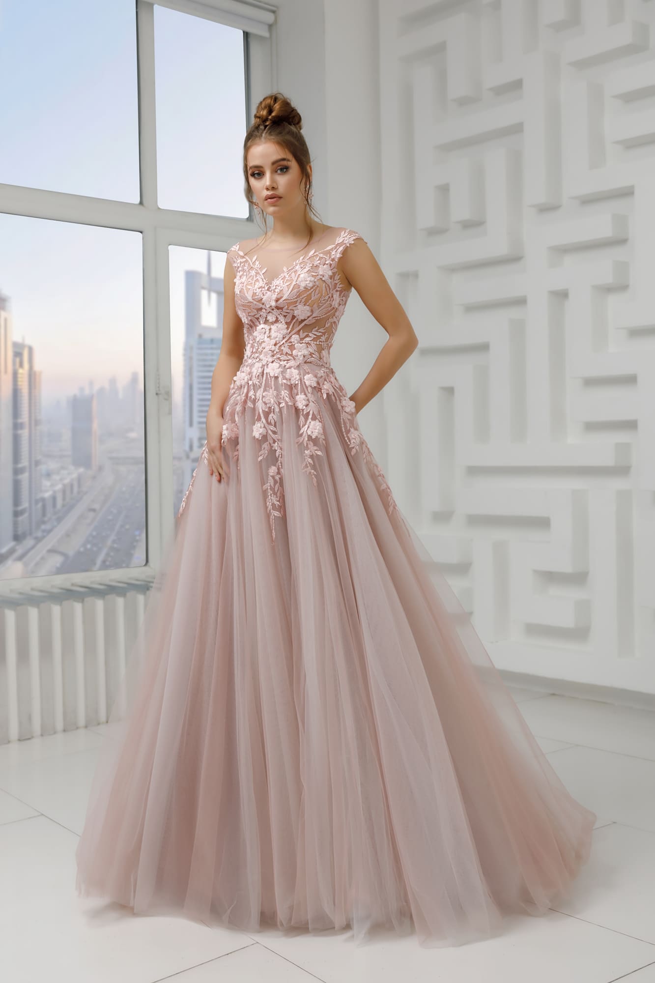 2020 Modest Beautiful Jewel Sleeveless A Line Evening Dresses Lace Applique Hand Made Flower Beaded Formal Dresses Sweep Train Party Gown