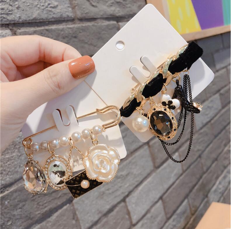 Hot new Korean fashion brooch Original design black tassel style pin buckle badge brooch free shipping, Gray
Hot new Korean fashion brooch Original design black tassel style pin buckle badge brooch free shipping, Gray