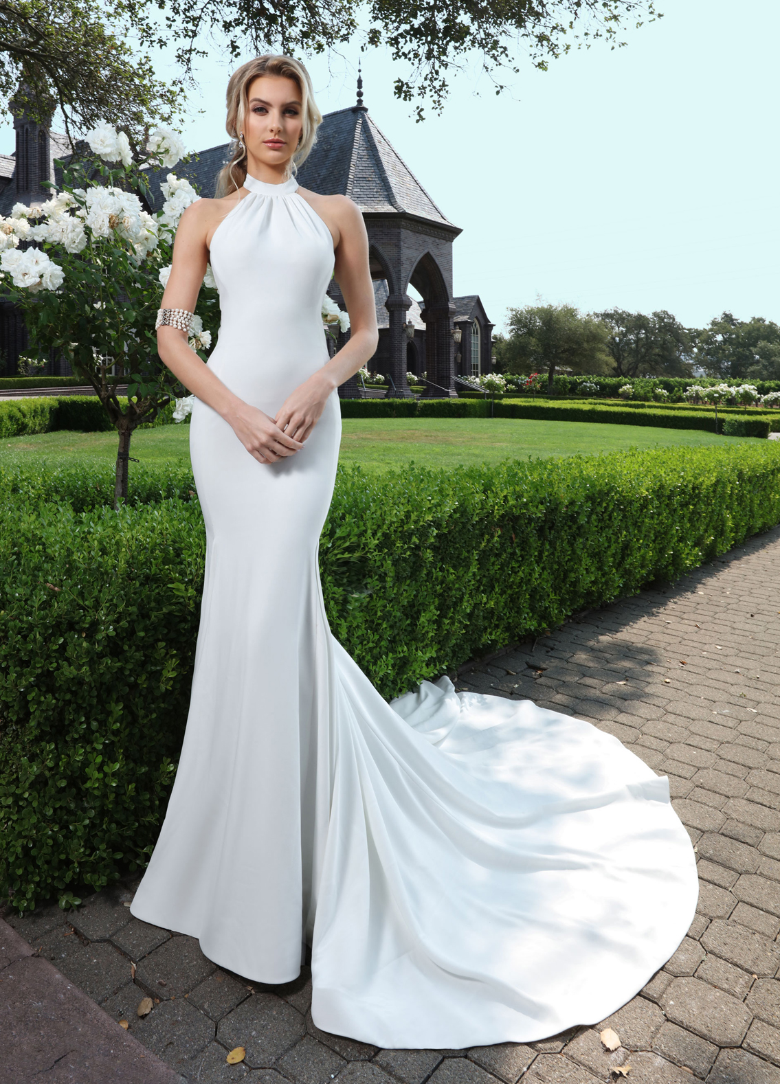 2020 Bohemian Mermaid Wedding Dresses Halter Neck Sleeveless Plain Bridal Gown Backless Sweep Train Custom Made Satin Vestidos De Novia