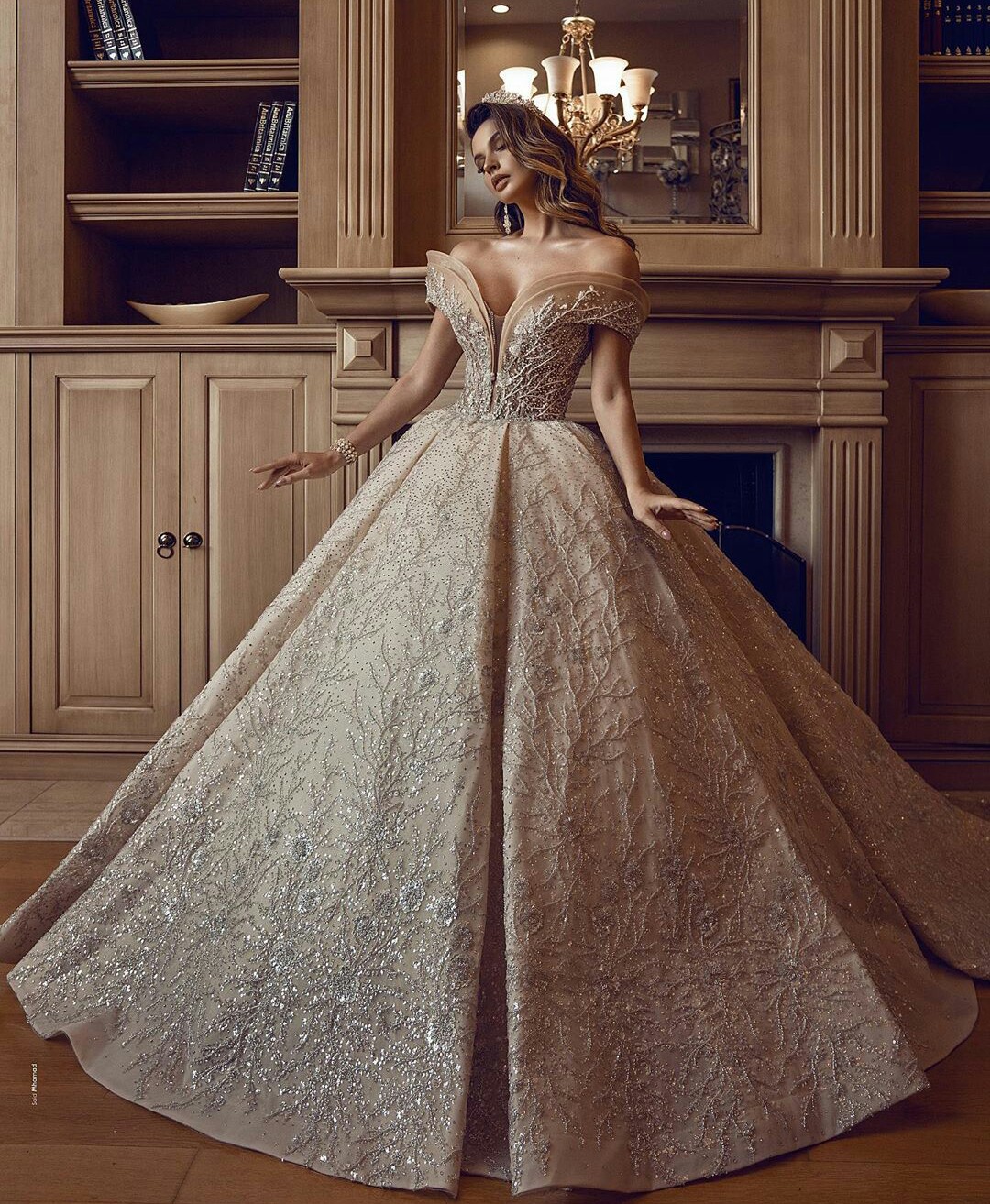 Gorgeous Champagne Ball Gown Wedding Dresses Off The Shoulder Beaded Appliqued Arabic Bridal Gowns Vintage Plus Size robes de soiree
