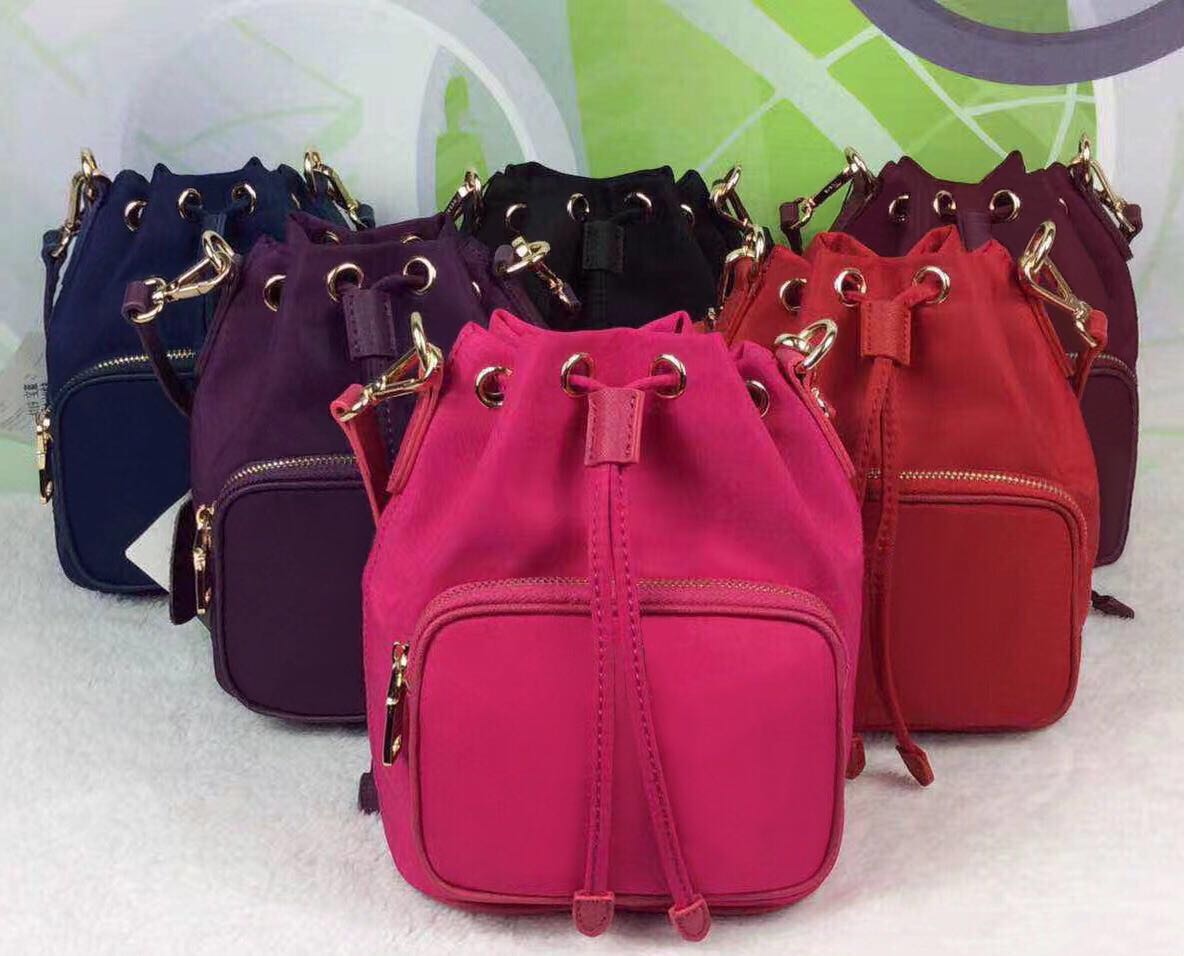 2018 Excellent Quality new waterproof Canvas Drawstring lady messenger bag phone purse fashion satchel chain shoulder bag handbag wholesale, Red
2018 Excellent Quality new waterproof Canvas Drawstring lady messenger bag phone purse fashion satchel chain shoulder bag handbag wholesale, Red