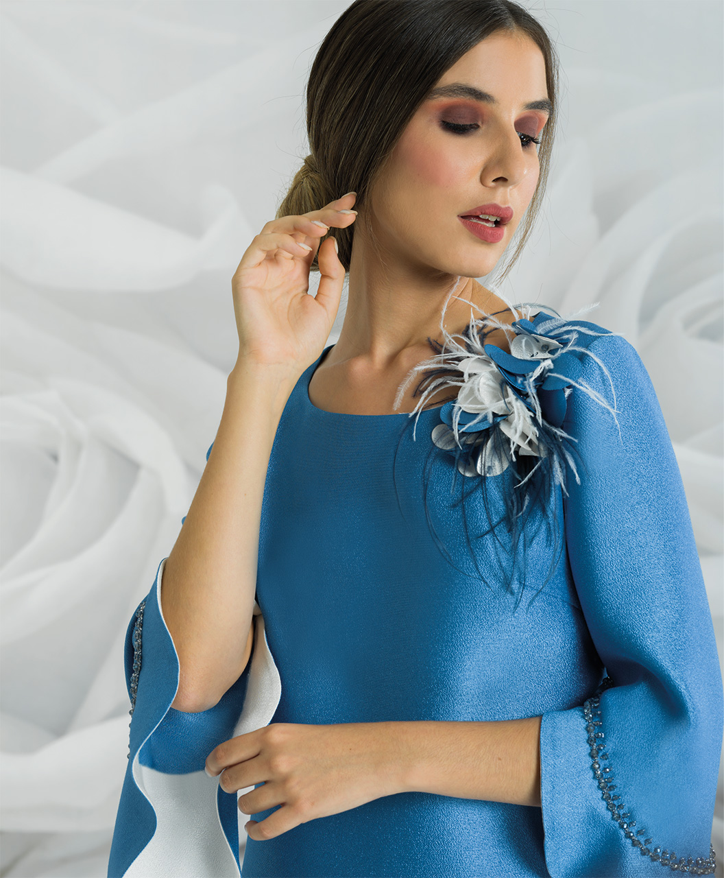 Blue Knee Length Mother of the Bride Dresses Jewel Neck Ruffles Long Sleeve Mothers Evening Gowns with Floral Appliques Wedding Guest Dress
