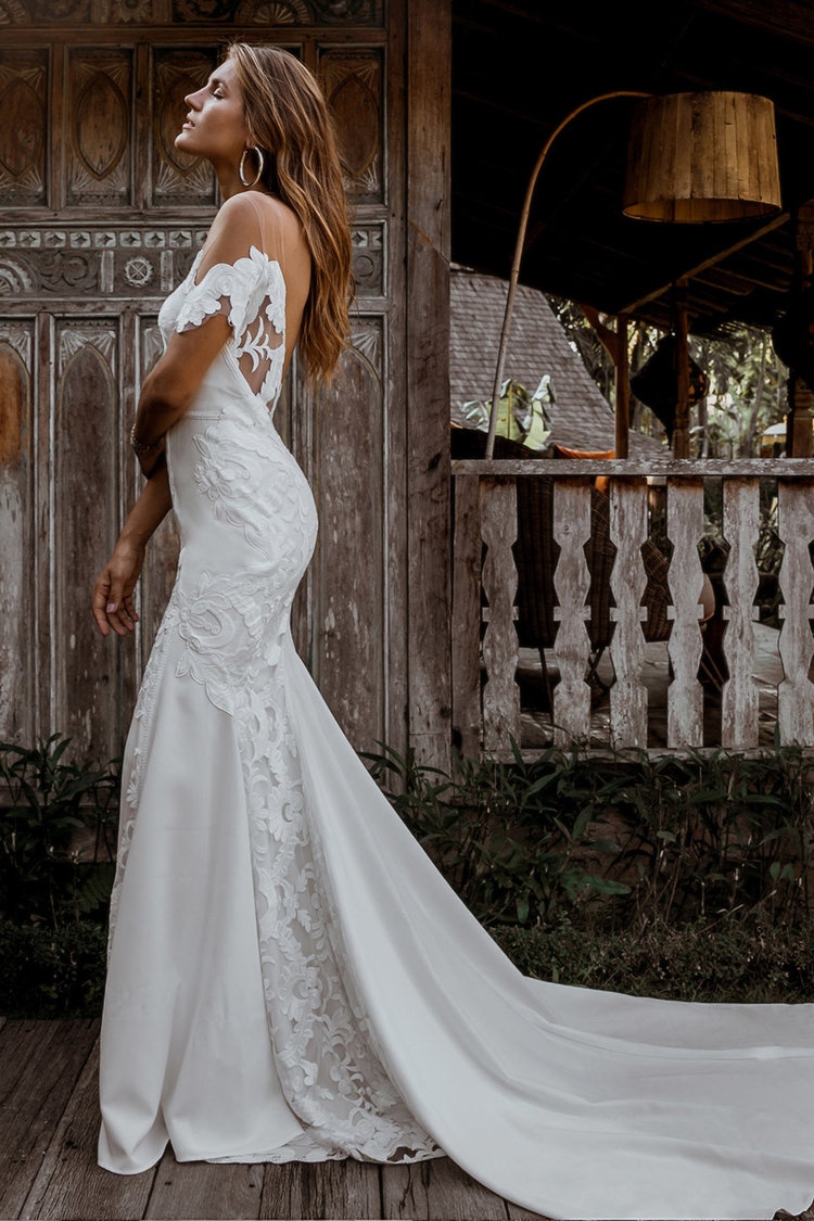 2019 Lace Country Wedding Dresses Off Shoulder Appliques Sweep Train Backless Wedding Dress Custom Made Beach Bridal Gowns Boho Style