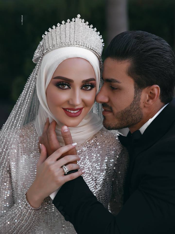 Queen Crystal Muslim Dresses High Neck Long Sleeves Bridal Gowns Beaded Sweep Train Dubai Arabic Wedding Dress With Veil
