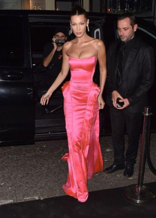Hot Pink Strapless Formal Evening Dresses 2018 Bella Hadid Modest Ruffles Skirt Full length Red Carpet Dress Celebrity Prom Party Gown Wear