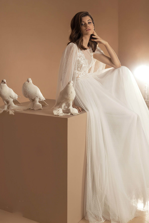 Bohemian A Line Dresses Sheer Jewel Neck Lace Applique Bridal Gowns Tulle Beach Boho Zipper Back Wedding Dress