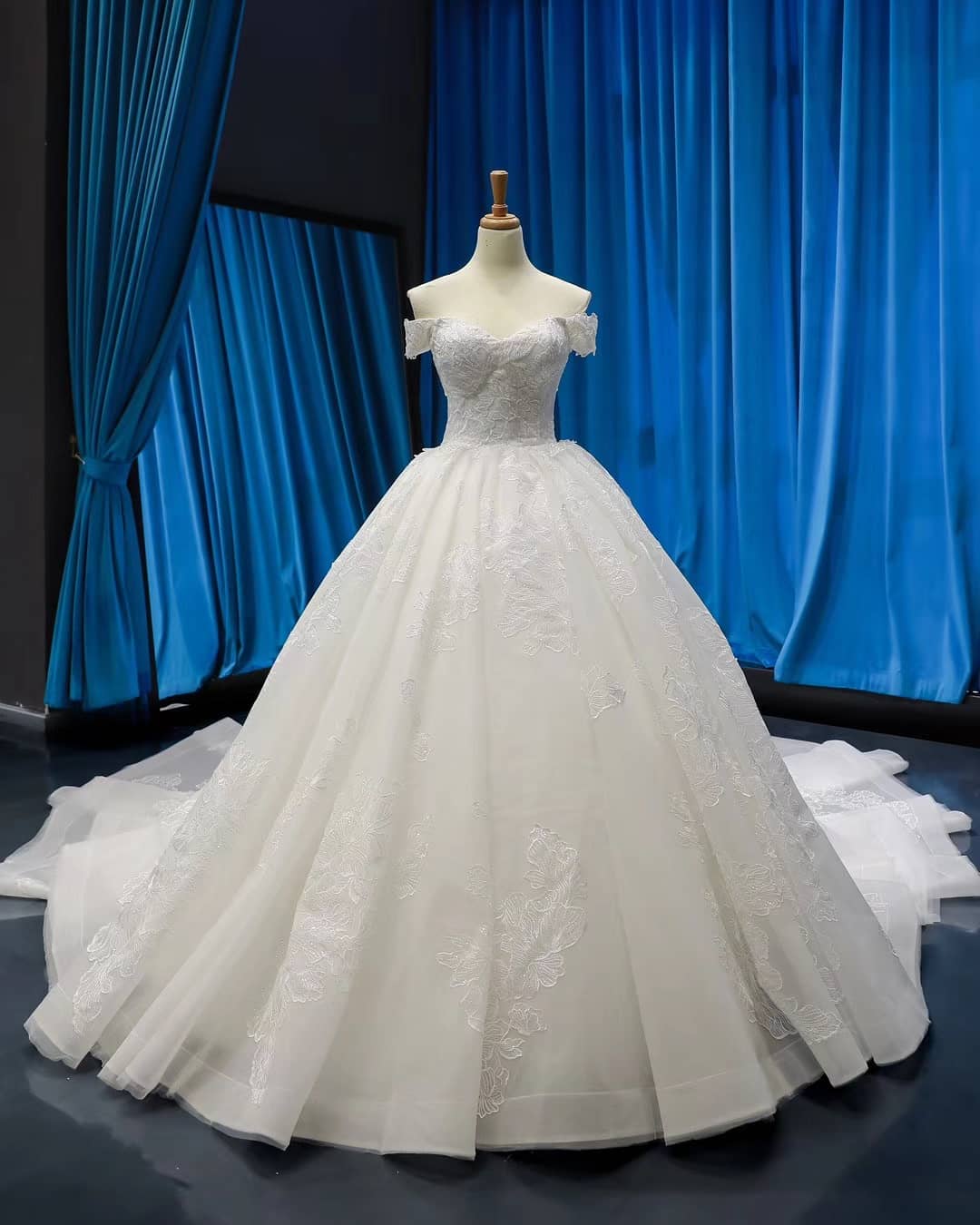 Sequins Off Shoulder Ball Gowns Wedding Dresses Lace Tiered Large Wave Ruffles Bridal Gowns Court Train Custom Made Formal Dress