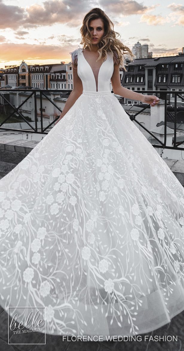 2019 Beach A Line Florence Wedding Dresses Deep V Neck Petal Lace Feather Satin Country Bridal Gowns Plus Size robe de mariée