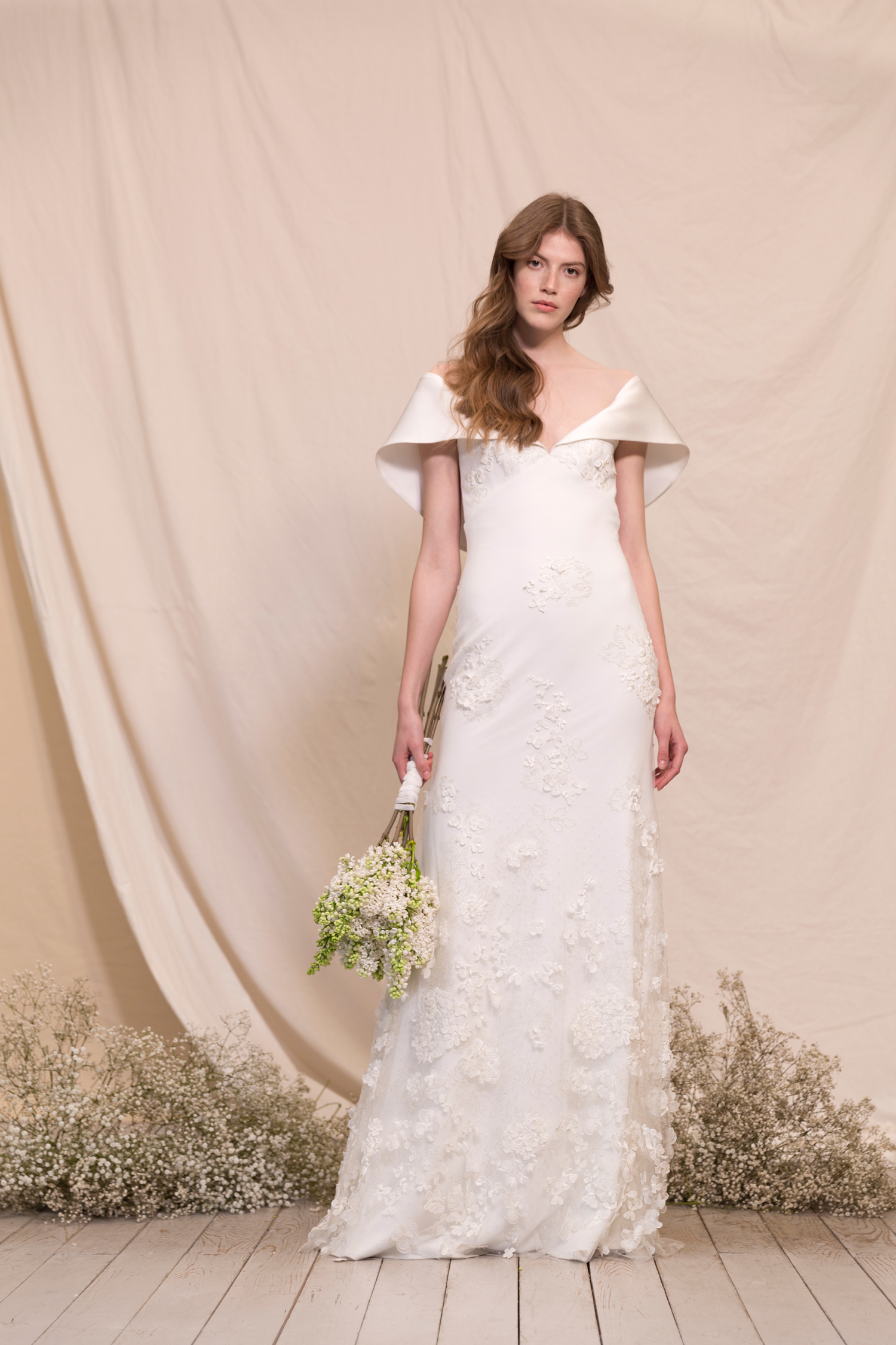Divine Atelier Wedding Dresses Sexy V Neck Short Sleeve Lace Appliques Bridal Gowns Beach Backless Floor Length Beach Wedding Dress