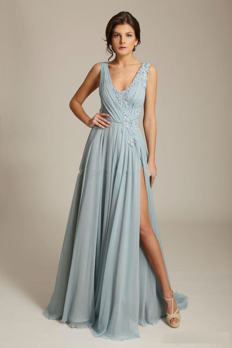 Latest Dusty Blue Bridesmaid Dresses V Neck Sleeveless Appliques Chiffon Draped Back Formal Prom Dresses with Side Split Wedding Party Gowns