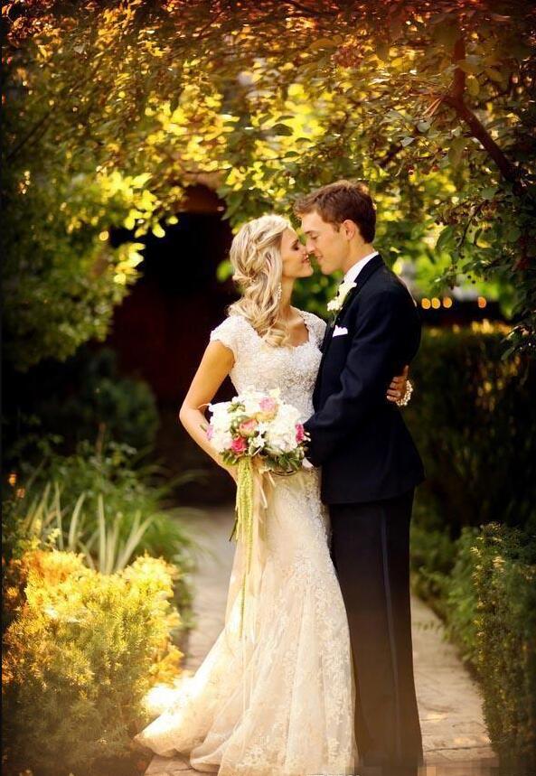 2020 Modest Lace Wedding Dresses Square Neckline Appliqued Beads Mermaid Bridal Gowns cap Sleeves button Country Bridal Wedding Dress