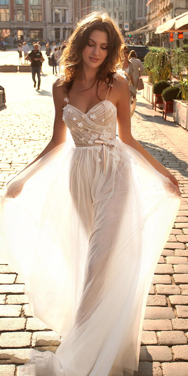 Hot Beach Wedding Dresses Sexy Summer Wedding Gowns Flowers Tulle Beaded Bride Dress Spaghetti Straps Boho Vestidos De Novia