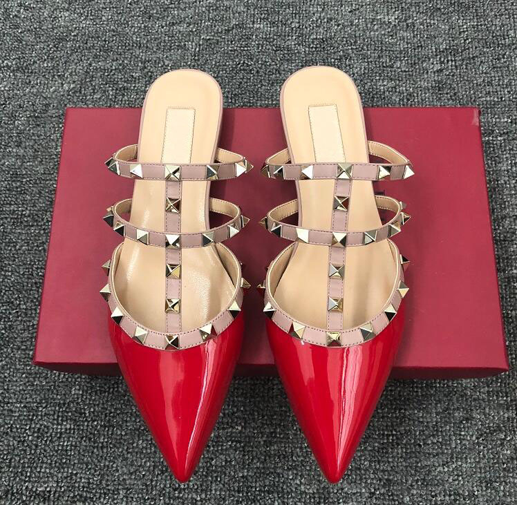 2019 Women High-heeled shoes luxury designer V flat sandals loafer summer Leather shoes high quality Flat rivets shoes slippers, Black
2019 Women High-heeled shoes luxury designer V flat sandals loafer summer Leather shoes high quality Flat rivets shoes slippers, Black