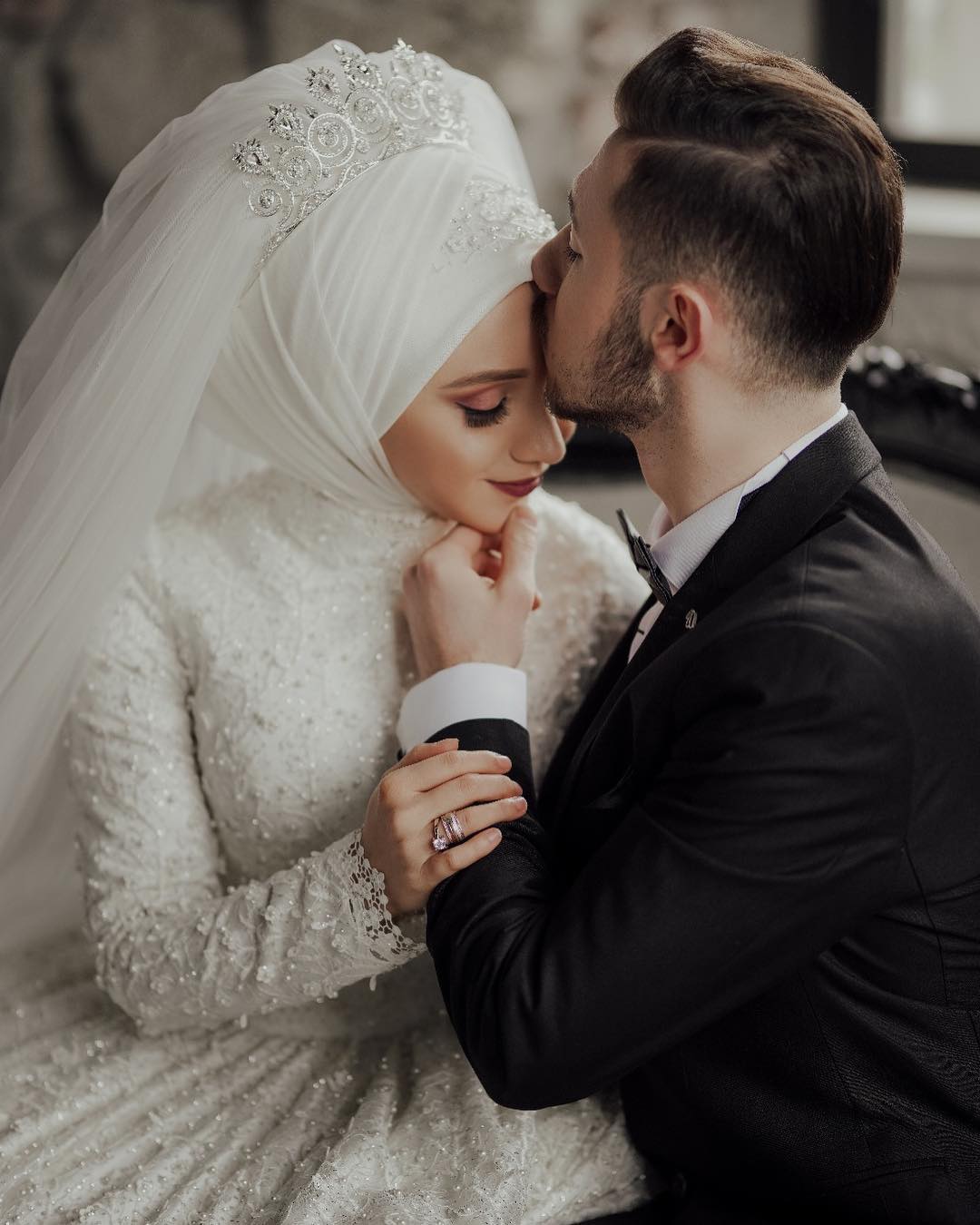Luxury Muslim Wedding Dresses With Hijab Long Sleeve Beads Lace Plus Size Saudi Arabic Bridal Gowns Chapel robe de mariée