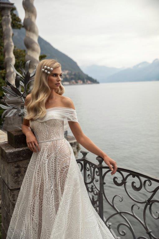 Newest A-line Wedding Dresses Off Shoulder Appliqued Beaded Sash Backless Bridal Gown Ruffle Sweep Train Custom Made Robes De Mariée