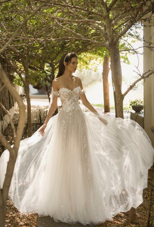 Julie Vino A Line Wedding Dresses Deep Off Shoulder Bling Bling Appliques Sweep Train Bridal Gowns Plus Size Tulle Wedding Dress