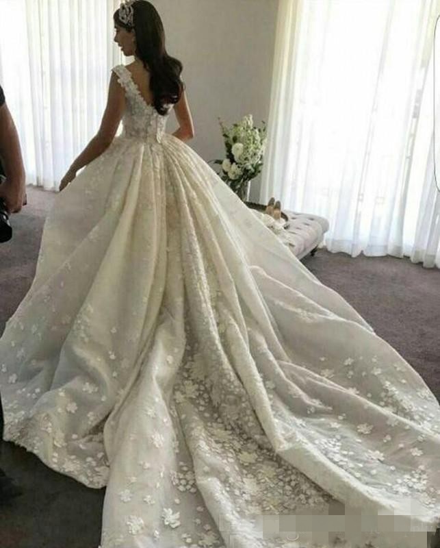 Dresses 3D ral Applique Ball Straps Custom Made Chapel Train Covered Buttons Back Wedding Gown Vestido De Novia