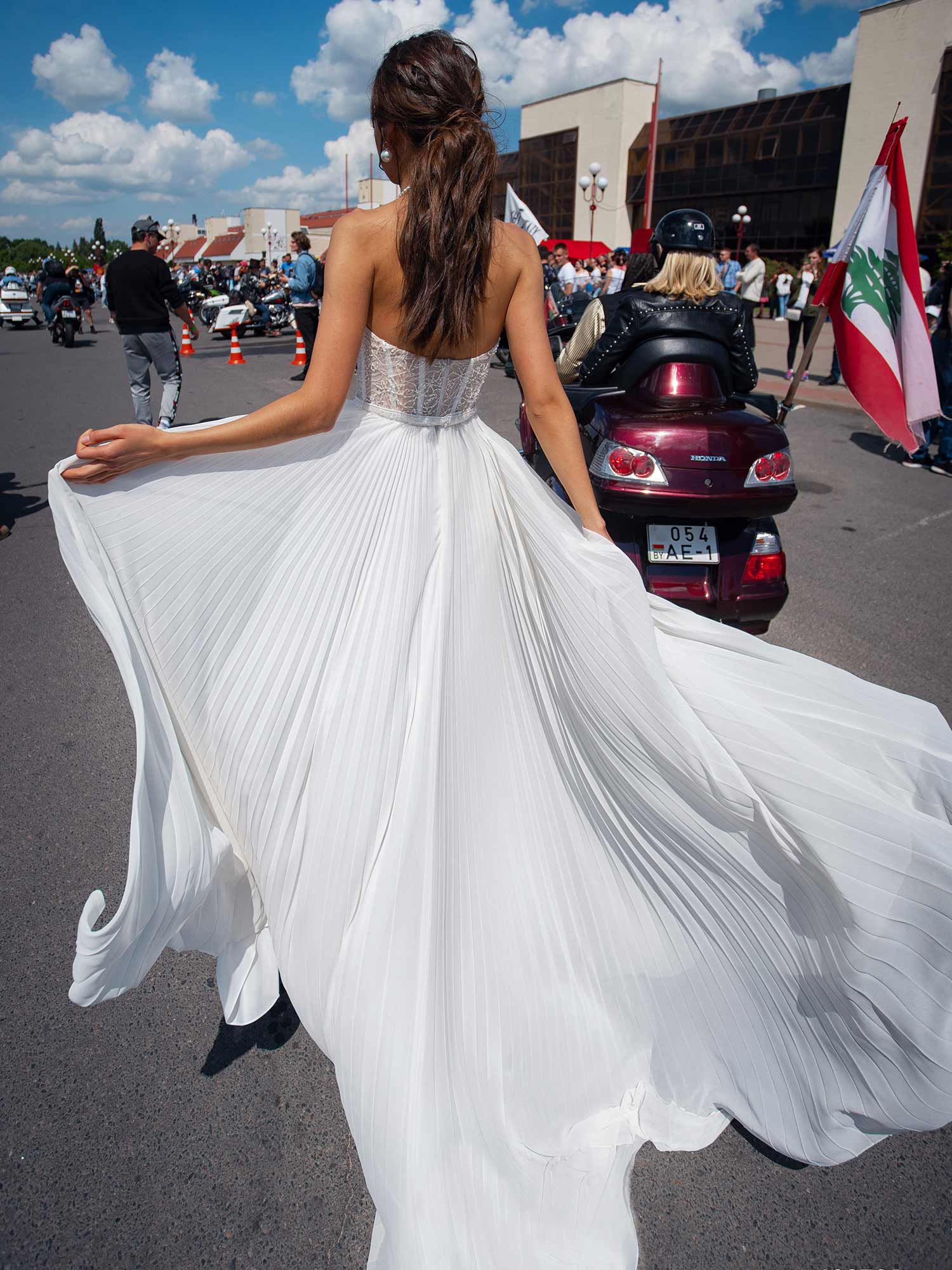Beach Chiffon Wedding Dresses Sexy Strapless Sequins Ruched Bridal Gowns Illusion Sweep Train Backless Bohemian Wedding Dress