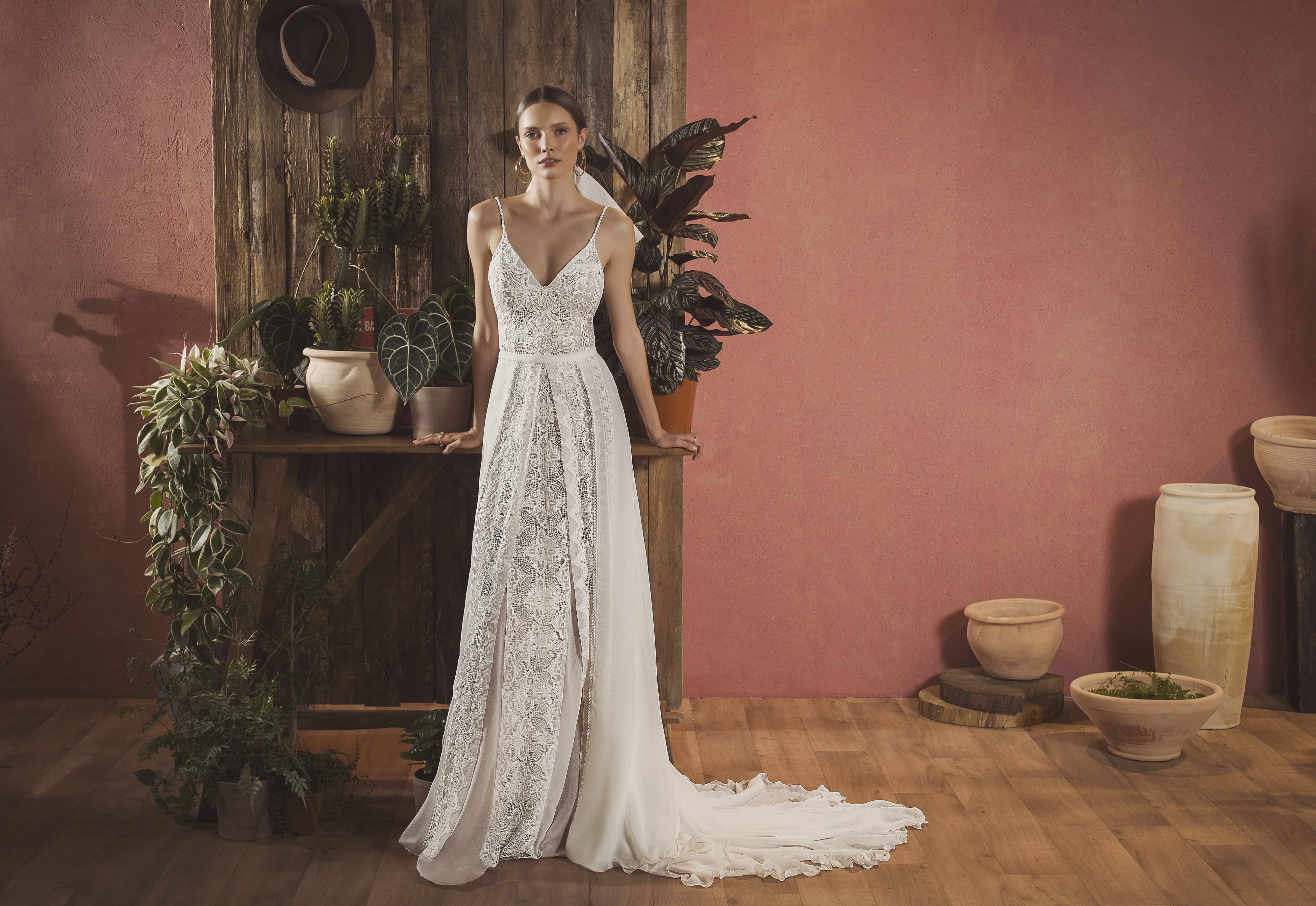 bohemian long wedding dresses spaghetti v neck lace appliqued boho backless bridal gowns a line chiffon wedding dress robe de marie