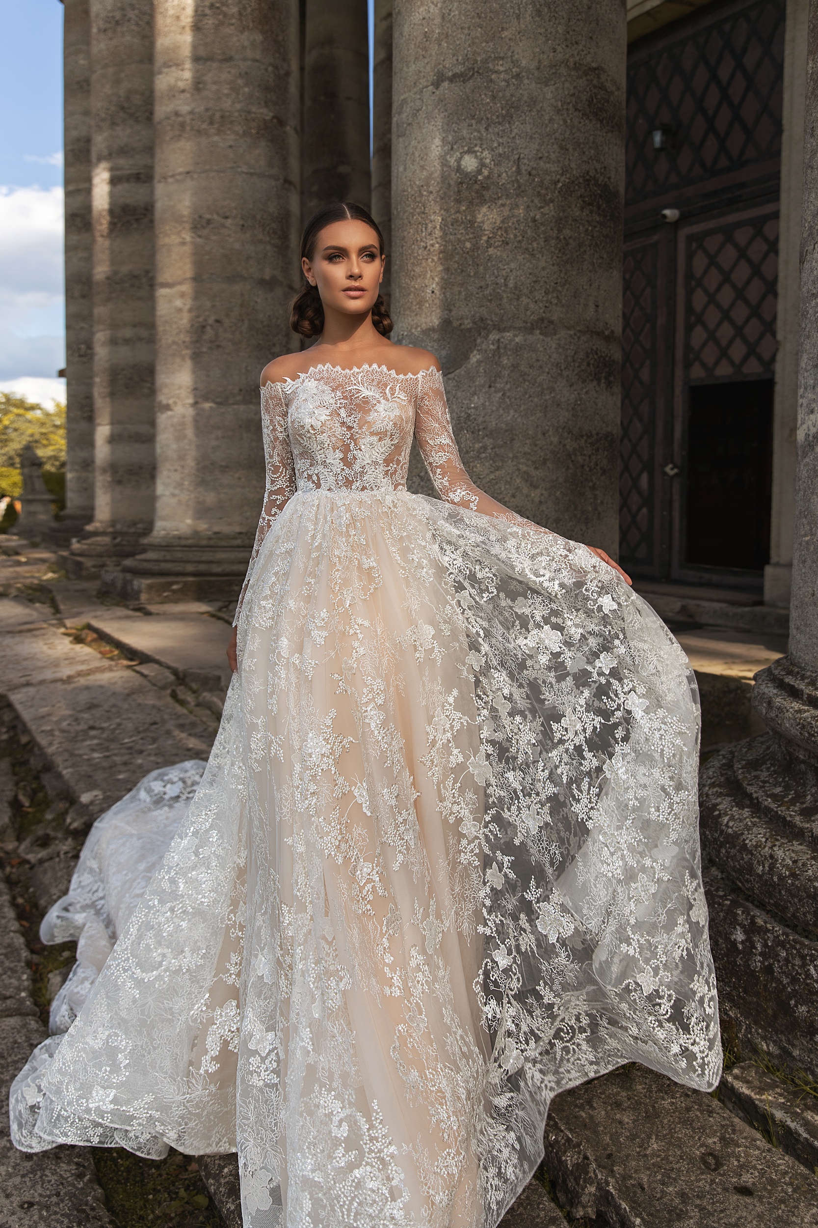 2020 New Long Sleeve Wedding Dresses Sheer Bateau Neck Lace Appliqued Bridal Gowns A Line Beach Wedding Dress