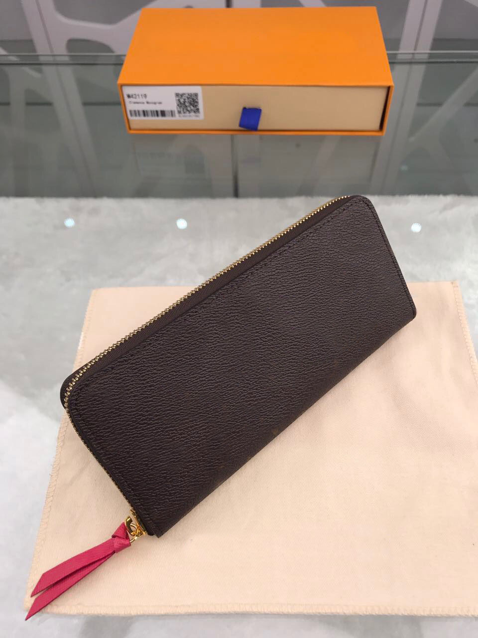 High end customized European and American classic leisure fashion handbag Single Shoulder Messenger portable mini leather bag C337, Subject to the figure
High end customized European and American classic leisure fashion handbag Single Shoulder Messenger portable mini leather bag C337, Subject to the figure