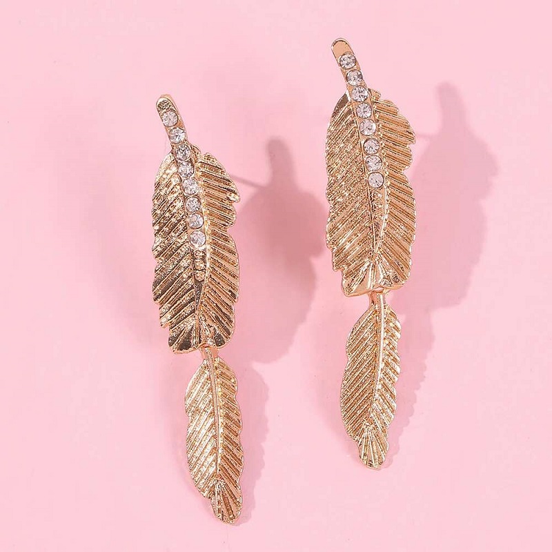 vintage gold feather dangle earrings for women luxury designer bling diamond plume dangling earring alloy rhinestone punk jewlery love gift
vintage gold feather dangle earrings for women luxury designer bling diamond plume dangling earring alloy rhinestone punk jewlery love gift