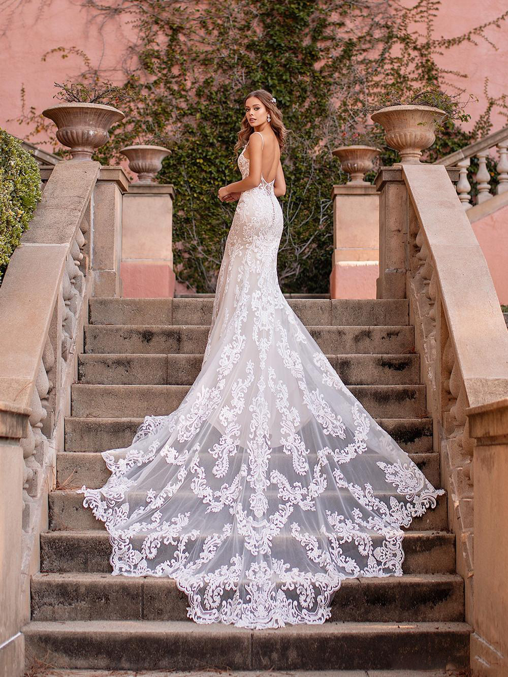 Mermaid Wedding Dresses Spaghetti Straps Lace Appliques Beach Bridal Gowns Custom Made Open Back Sweep Train Robe De Mariee