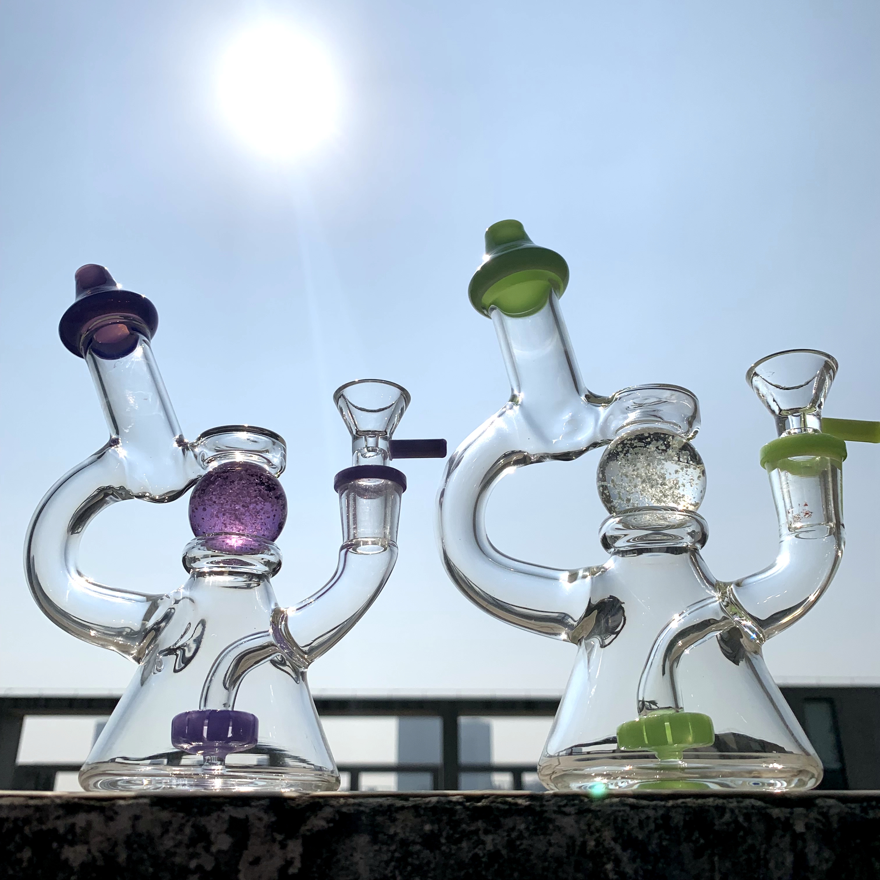 New Glow In the Dark Ball Glass Beaker Bong Slitted Donut Perc Glass Oil Dab Rig Bongs Showerhead Percolater Water Pipe Rigs Bowl
New Glow In the Dark Ball Glass Beaker Bong Slitted Donut Perc Glass Oil Dab Rig Bongs Showerhead Percolater Water Pipe Rigs Bowl