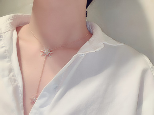 Wholesale- luxury designer super glittering diamond zircon cute lovely sun flower pendant necklace for women gold silver
Wholesale- luxury designer super glittering diamond zircon cute lovely sun flower pendant necklace for women gold silver