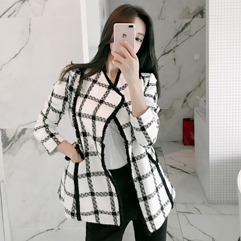 New Fashion Plaid Tweed Jacket Coat 2019 Winter Women' Notched Collar Long Sleeve Diamond Brooch Wool Blend Tassels Outerwear, Black grid
New Fashion Plaid Tweed Jacket Coat 2019 Winter Women' Notched Collar Long Sleeve Diamond Brooch Wool Blend Tassels Outerwear, Black grid