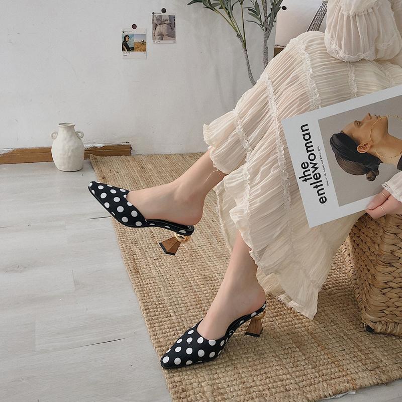 2020 spring and summer new wild street shooting retro wave point half drag women's shoes high-heeled mules, Black
2020 spring and summer new wild street shooting retro wave point half drag women's shoes high-heeled mules, Black