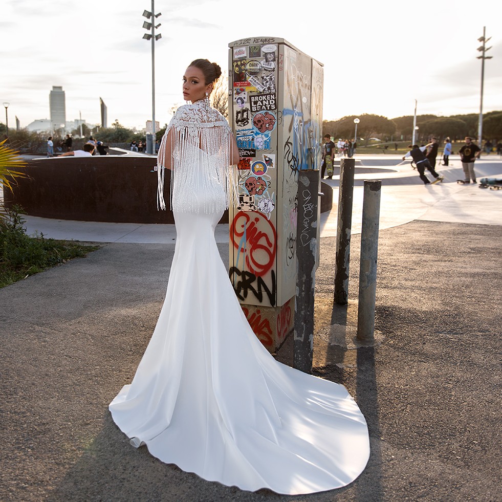 Mermaid Wedding Elegant Dresses With Lace Tassels Shawl Bridal Gowns Sweep Train Satin Trumpet Robe De Marie