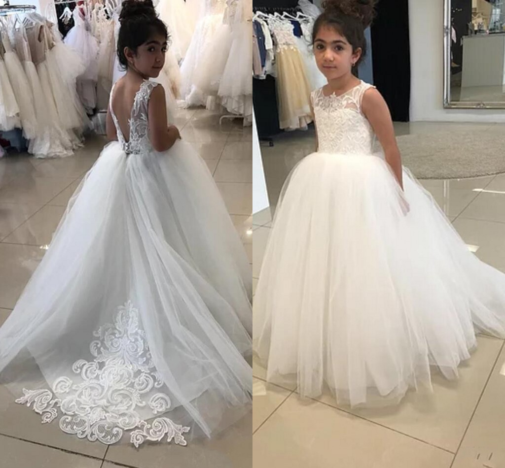 2020 Cheap White Ivory Flower Girl Dresses For Weddings Lace Appliques Sleeveless Sweep Train Girls Pageant Dress Prom Kids Communion Gowns