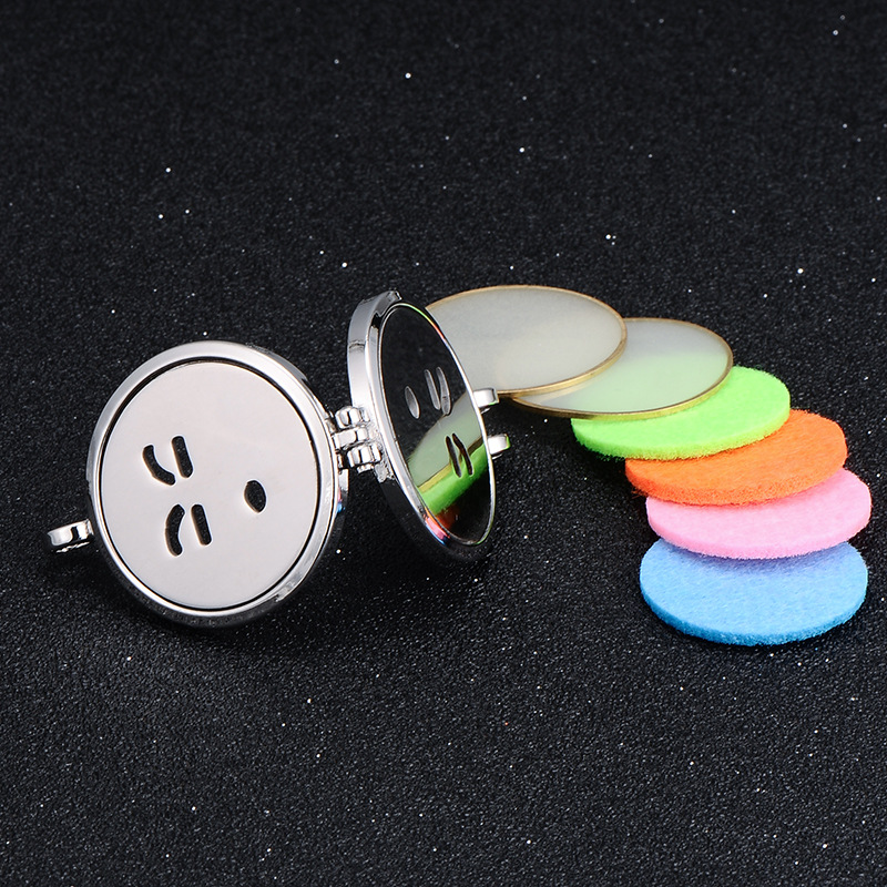 Hollowed 2 Face Aromatherapy Essential Oil Diffuser Locket Pendant Necklace Perfume Fashion DIY Jewelry with Refill Pads Gifts for Children