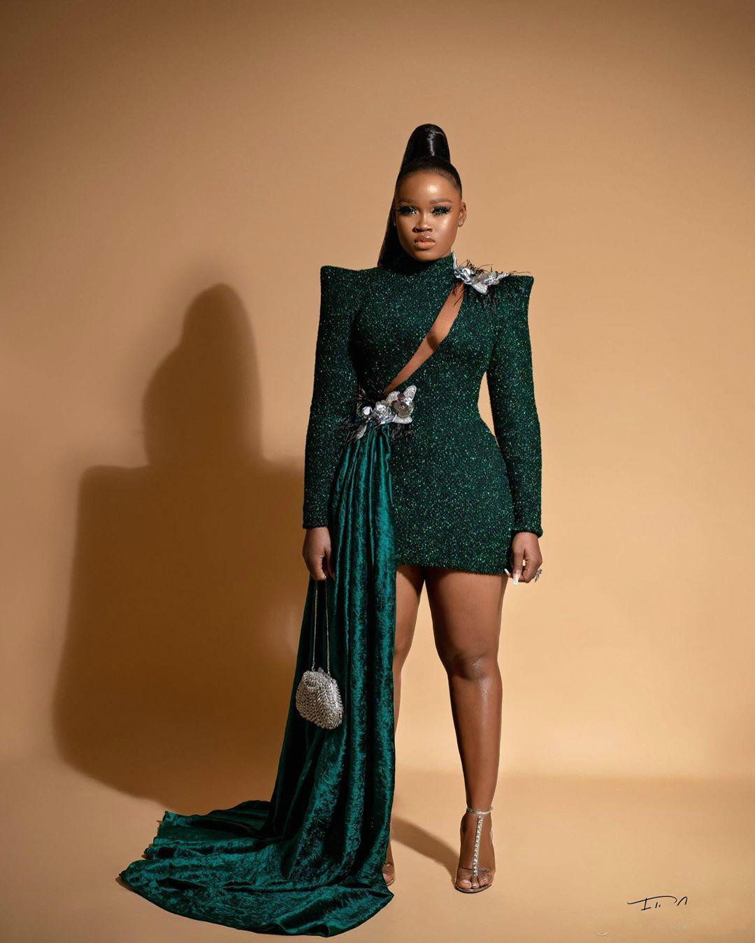 Vintage Long Sleeves Cocktail Dresses Sexy High Neck Short Sheath Party Gown Dark Graan Sequined Mini Length Formal Prom Evening Dress