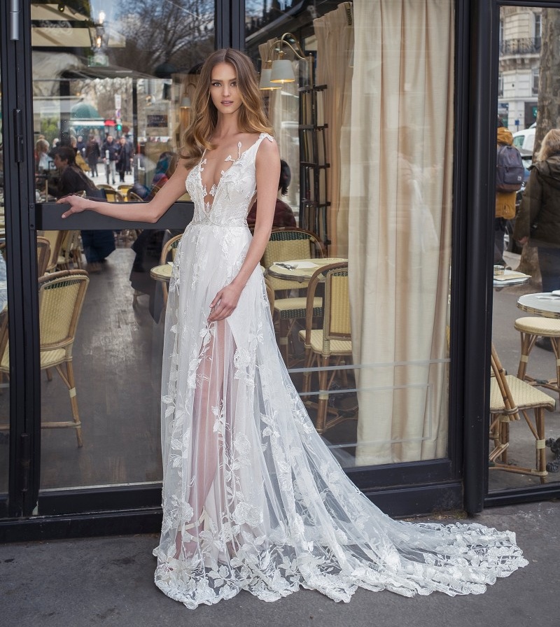 Stylish Bohemian Beaded Beach Wedding Dresses Sheer Deep V Neck Lace Bridal Gowns A Line Sweep Train Tulle Side Split robe de mariée