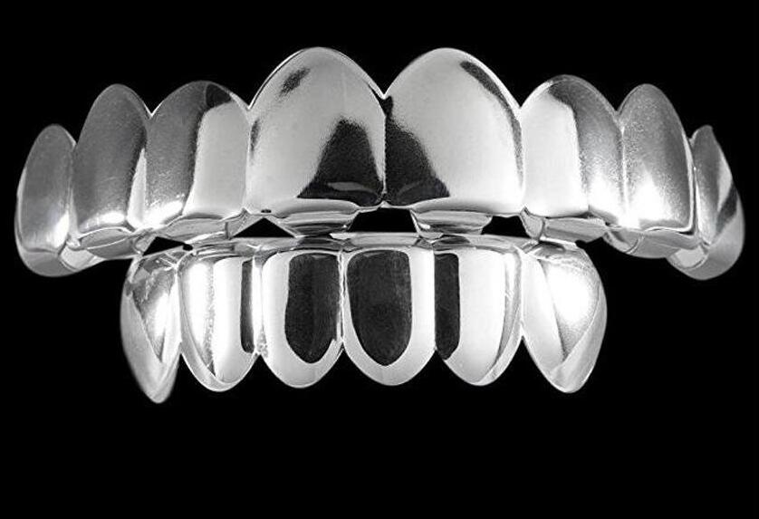 2019 Hot sale 8 Teeth Fangs Fashion Gold plated Rhodium HIPHOP Teeth Grillz TOP & BOTTOM Rock Dental Grills Sets Halloween props